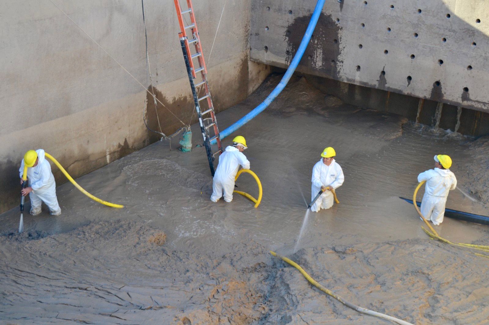 SAMEEP realizó la limpieza del presedimentador en la planta potabilizadora La Leonesa- Las Palmas