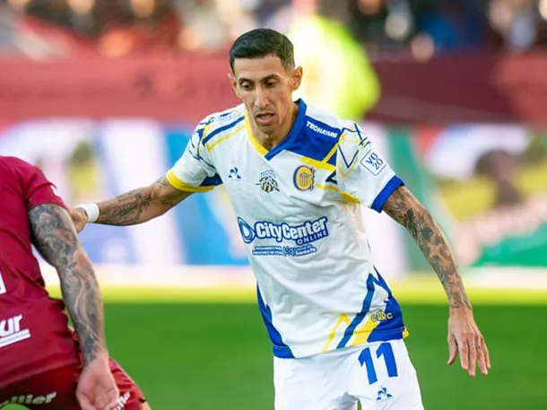 La bandera que la hinchada de Lanús le dedicó a Ángel Di María en el duelo con Rosario Central