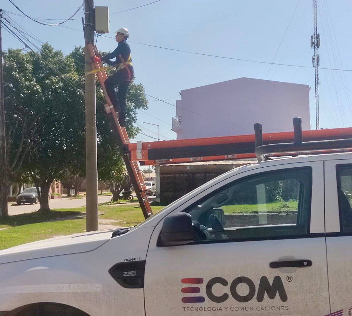 Juan J. Castelli: ECOM Chaco trabaja en la reactivación del centro de monitoreo del 911 y renueva equipamiento