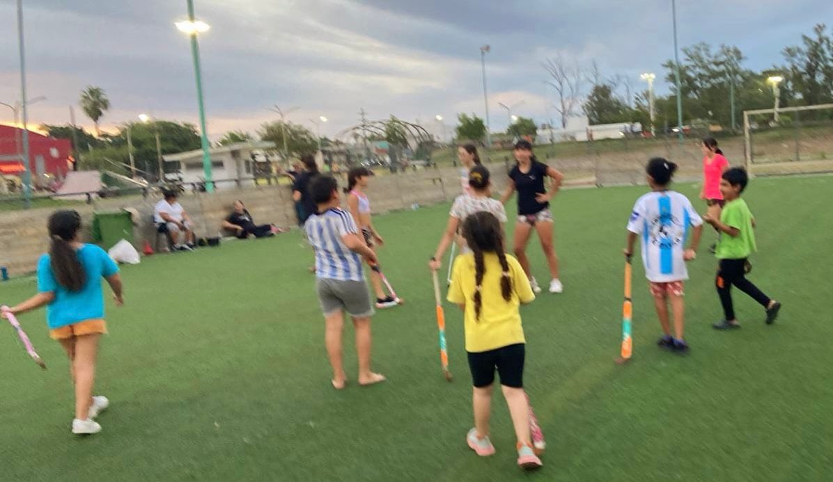 El instituto del deporte chaqueño continúa con sus clases en el parque urbano tiro federal