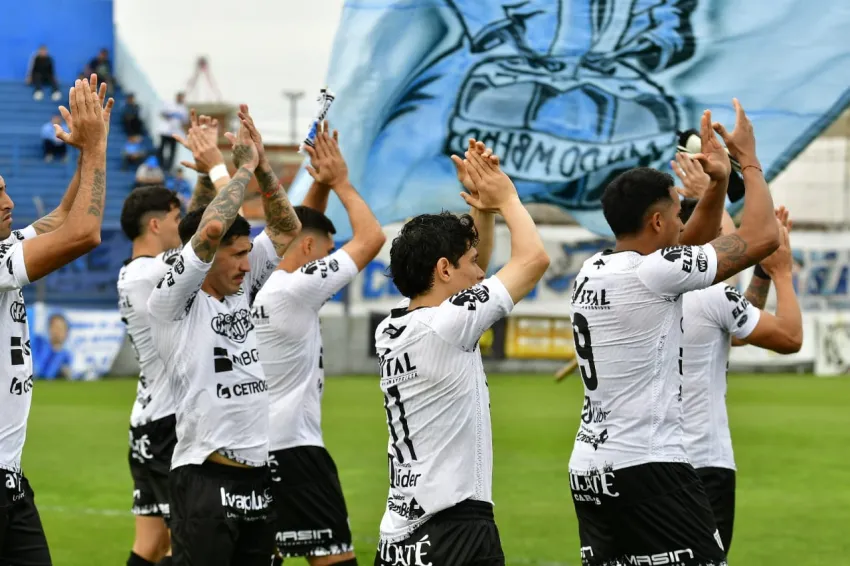 Chaco For Ever golpeó en Buenos Aires y se llevó tres puntos de oro ante San Telmo