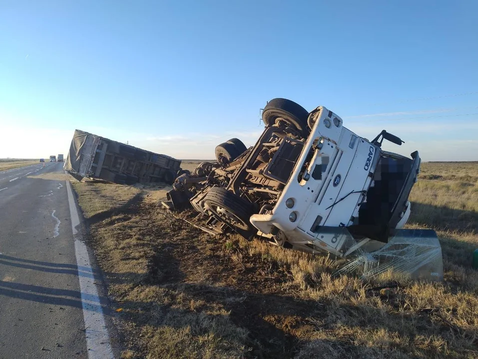 Córdoba: murió un conductor tras volcar su camión en la Ruta 7