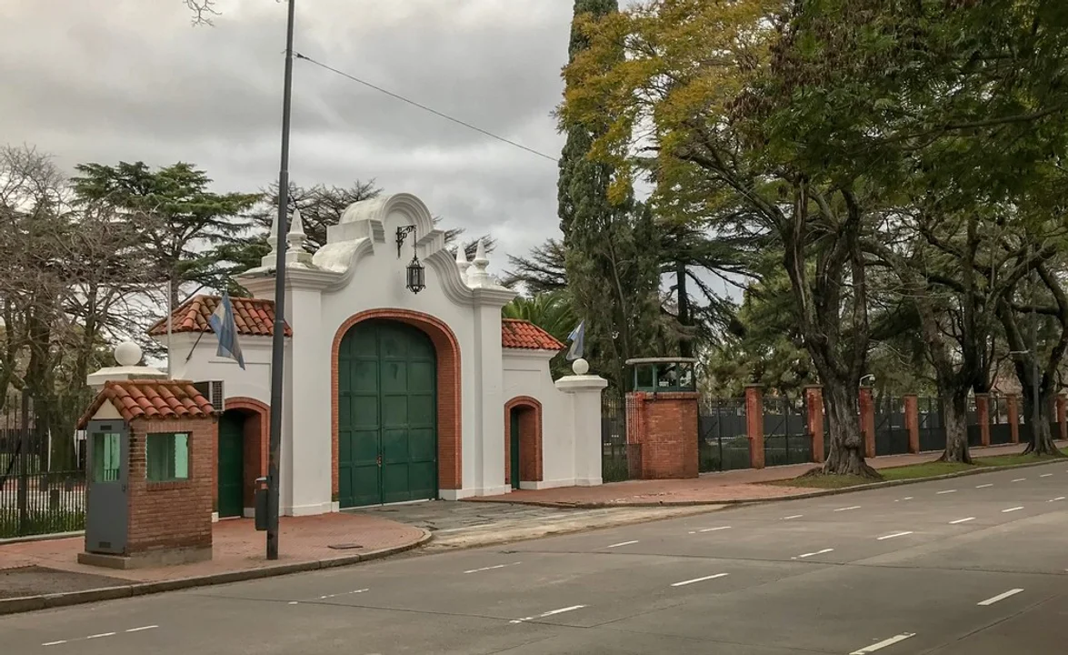 Milei cenará esta noche en Olivos con diputados propios y aliados
