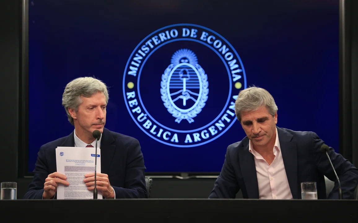 “No habrá pesos”, el Gobierno volvió a subir los encajes