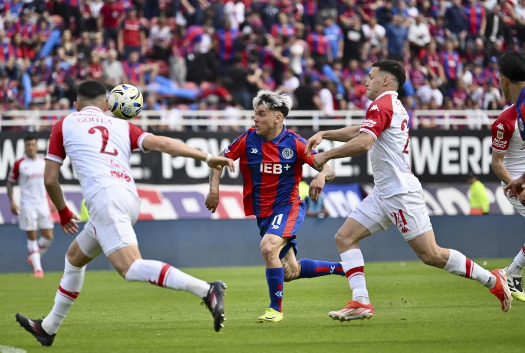 Torneo Clausura: San Lorenzo no pudo aprovechar la superioridad numérica y empató sin goles ante Huracán