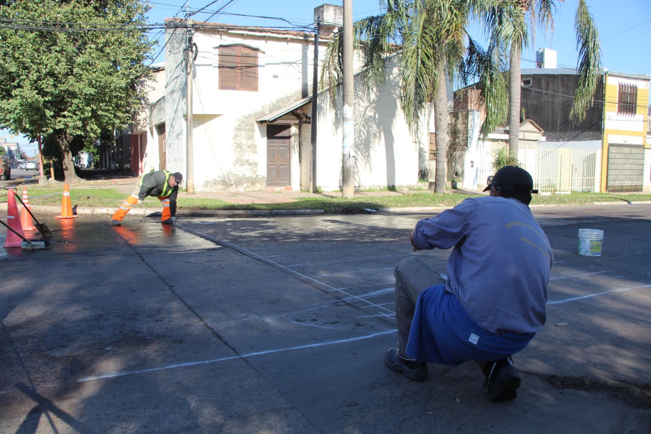 Mejoran la señalización en Resistencia para contribuir al ordenamiento del tránsito