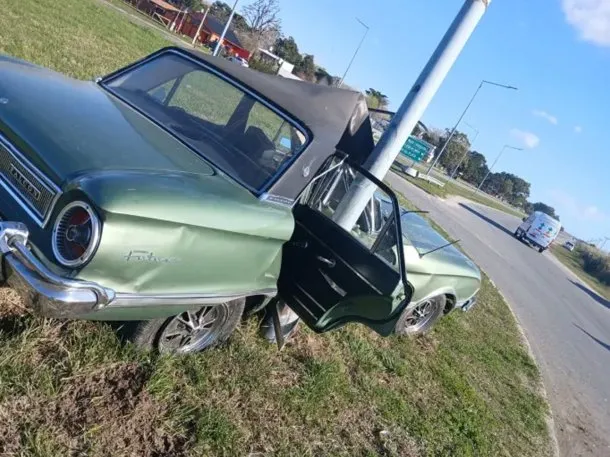 Mar del Plata: compró un Falcon verde impecable, pero lo chocó apenas se lo entregaron