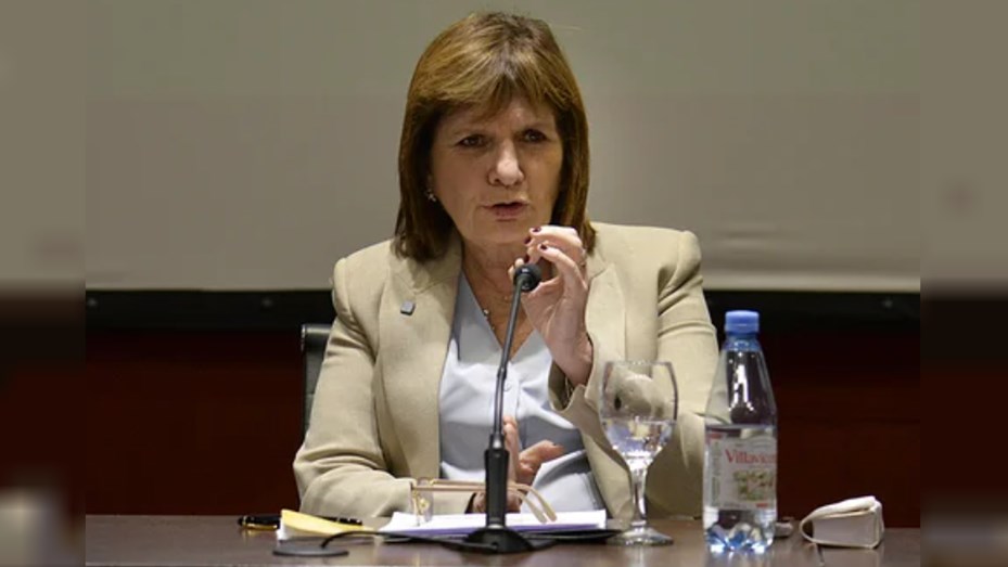Bullrich trató de «inútil» a Kicillof por los graves incidentes en la cancha de Independiente