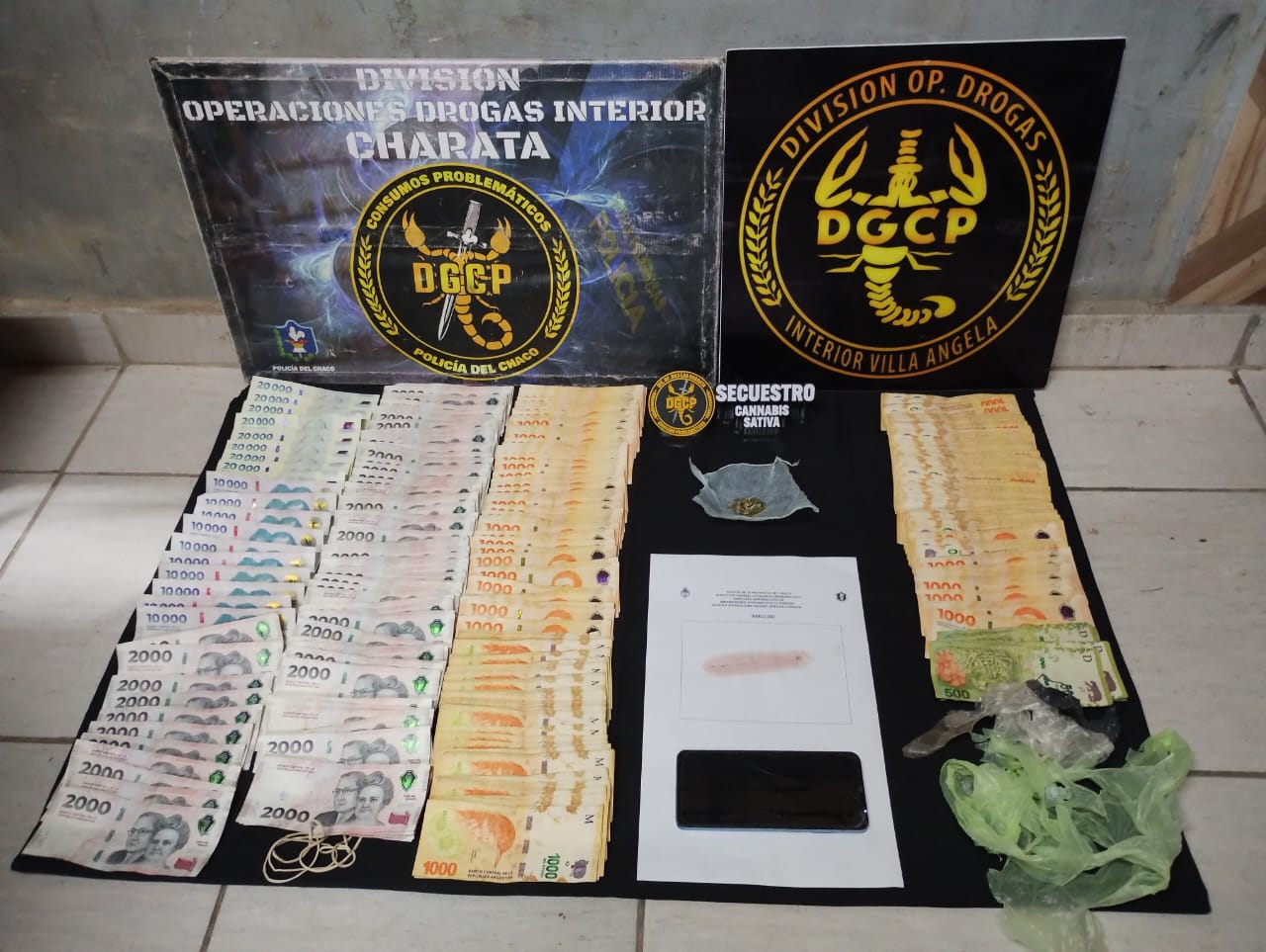 Dos allanamientos culminaron en el secuestro de estupefacientes y tres detenciones