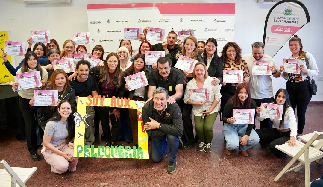 Barranqueras: 35 vecinos recibieron certificados del primer ciclo de Peluquería Profesional
