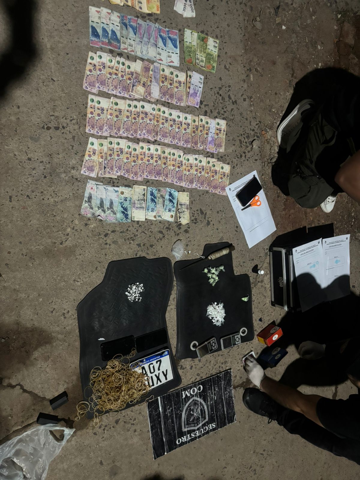 Tres vendedores de droga fueron detenidos por el COM