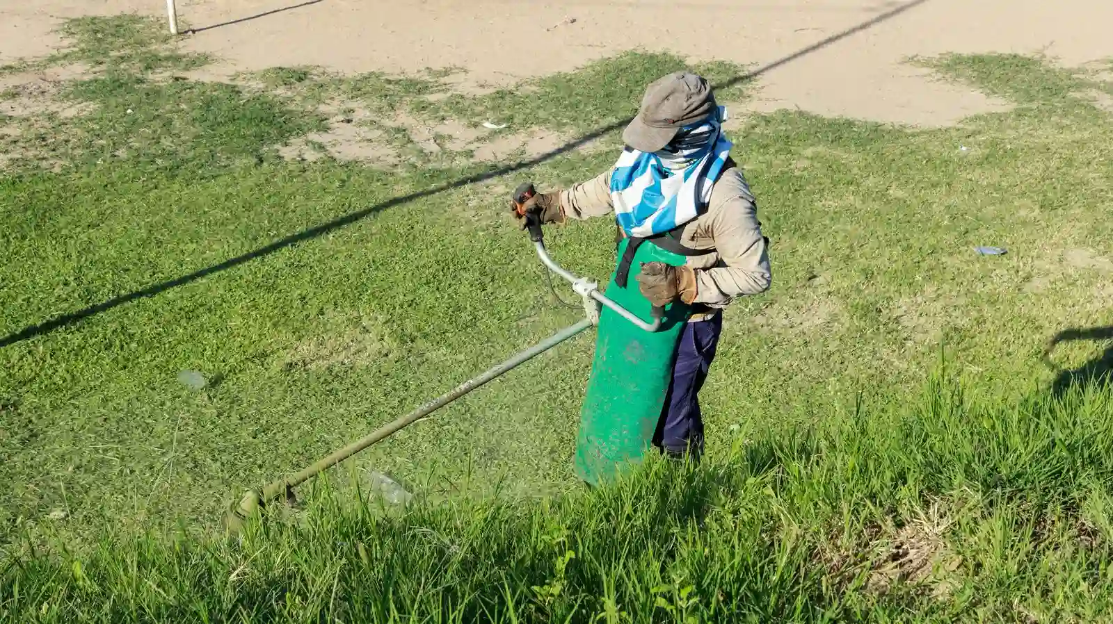 Barranqueras: Operativo de mantenimiento en espacios verdes de la ciudad